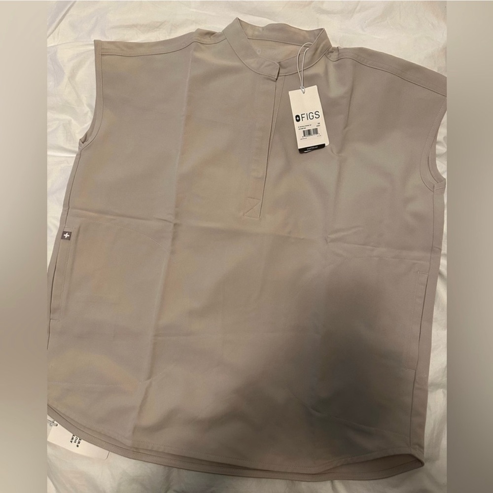 NWT figs Rafaela top in limited “bone” color